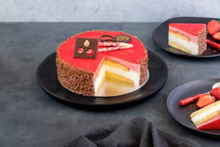 Tort Jogurtowo-Truskawkowy
